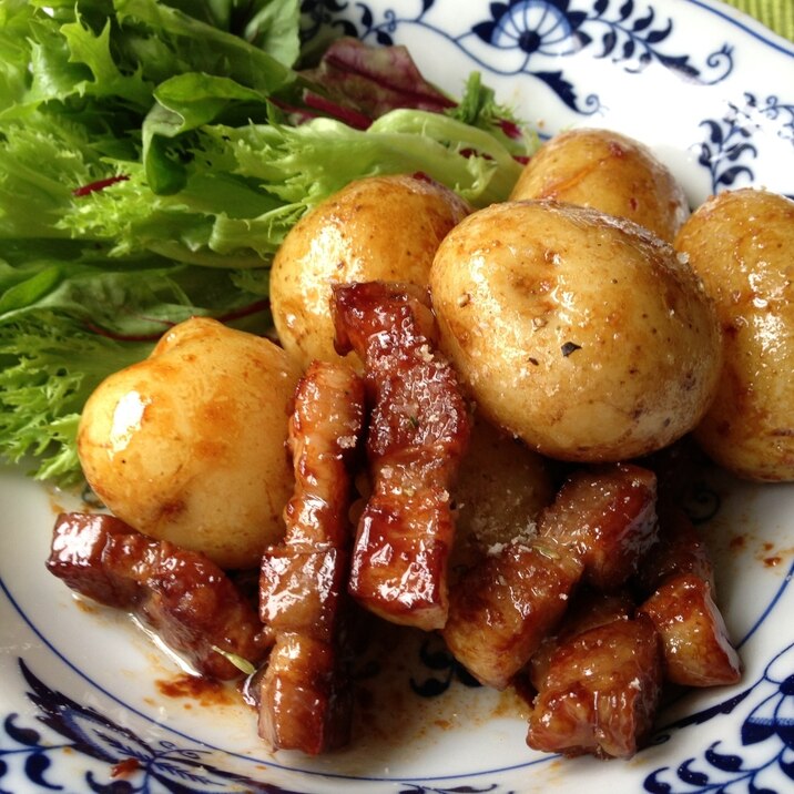 プチ贅沢！新ジャガとベーコンのバター醤油焼き。